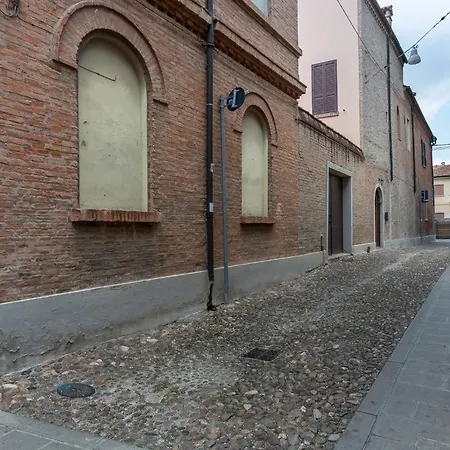 Lägenhet Ferrara Quiet Flat - Nel Cuore Del Centro Storico